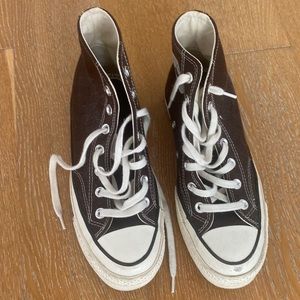 Brown converse, high tops